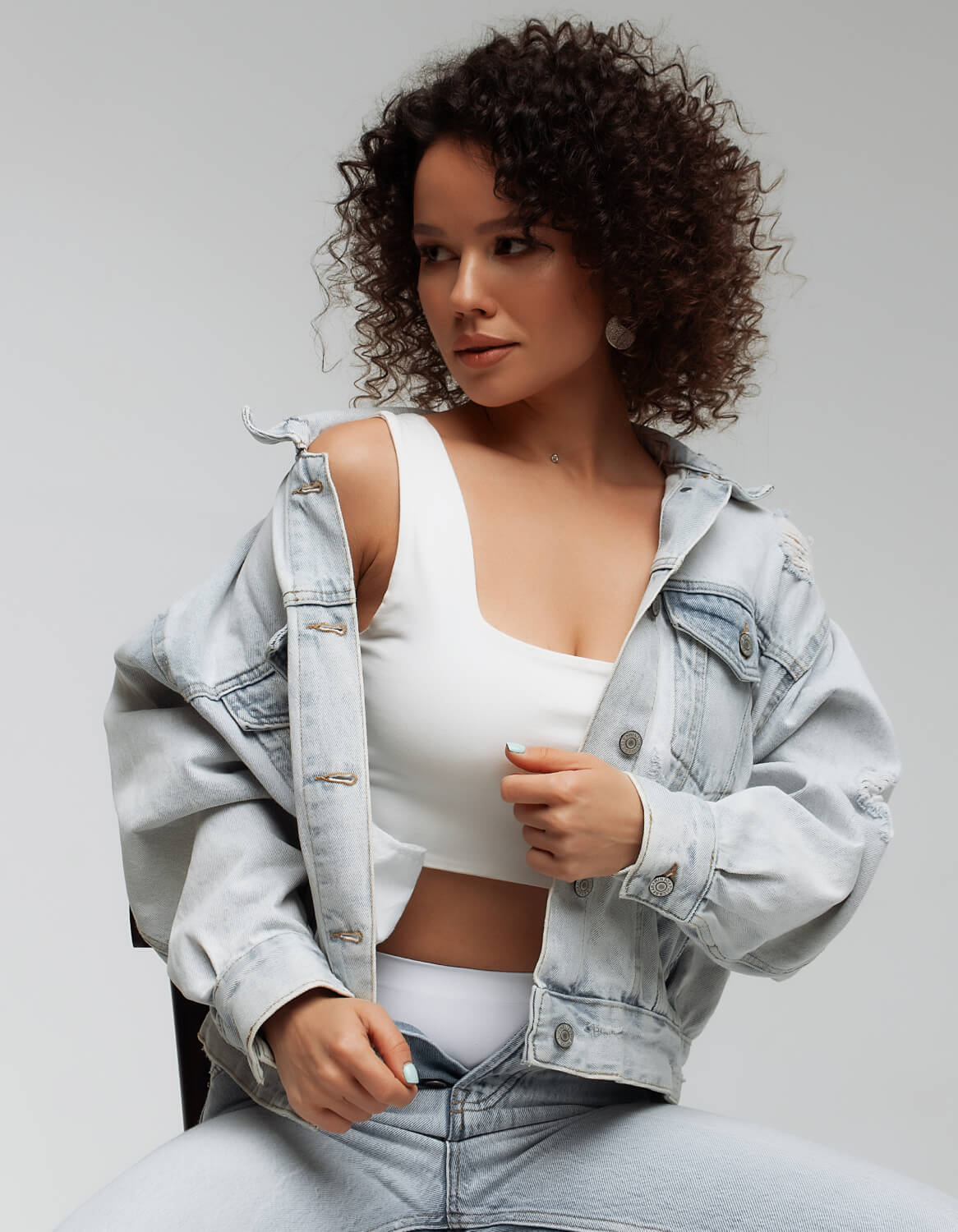 Short white sleeve less sando